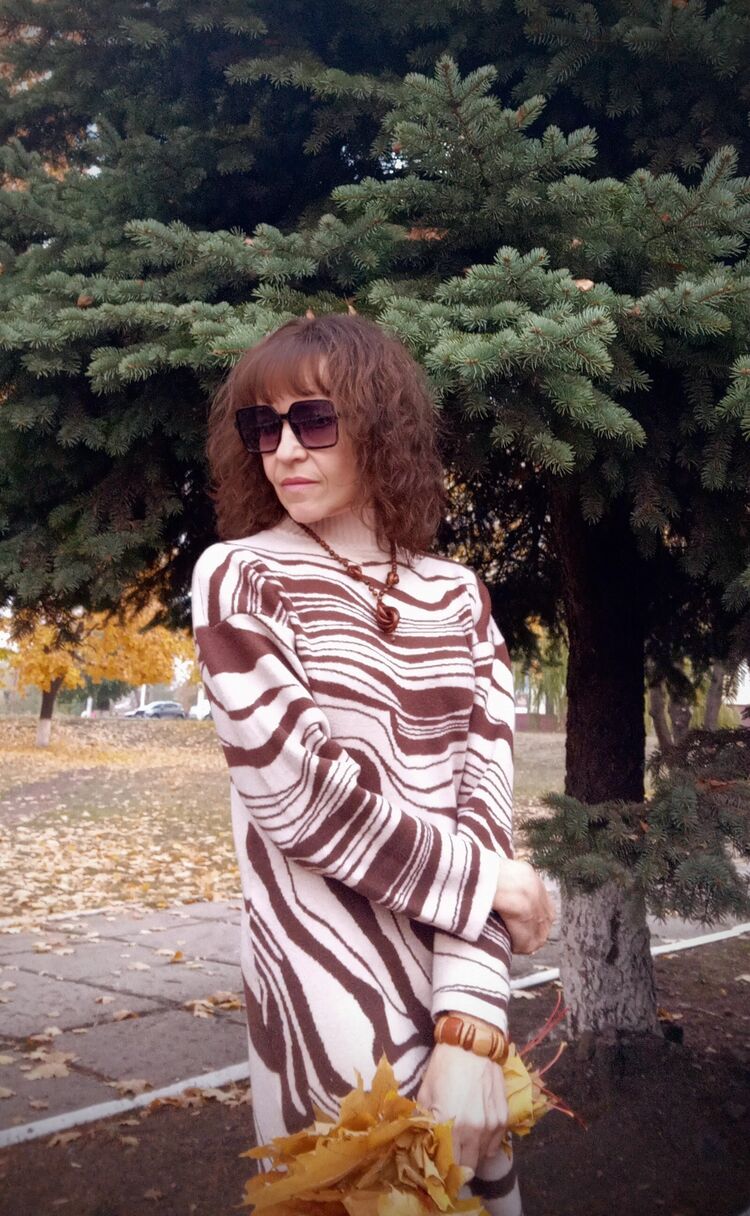  49138831  Yelena, 51 ,    