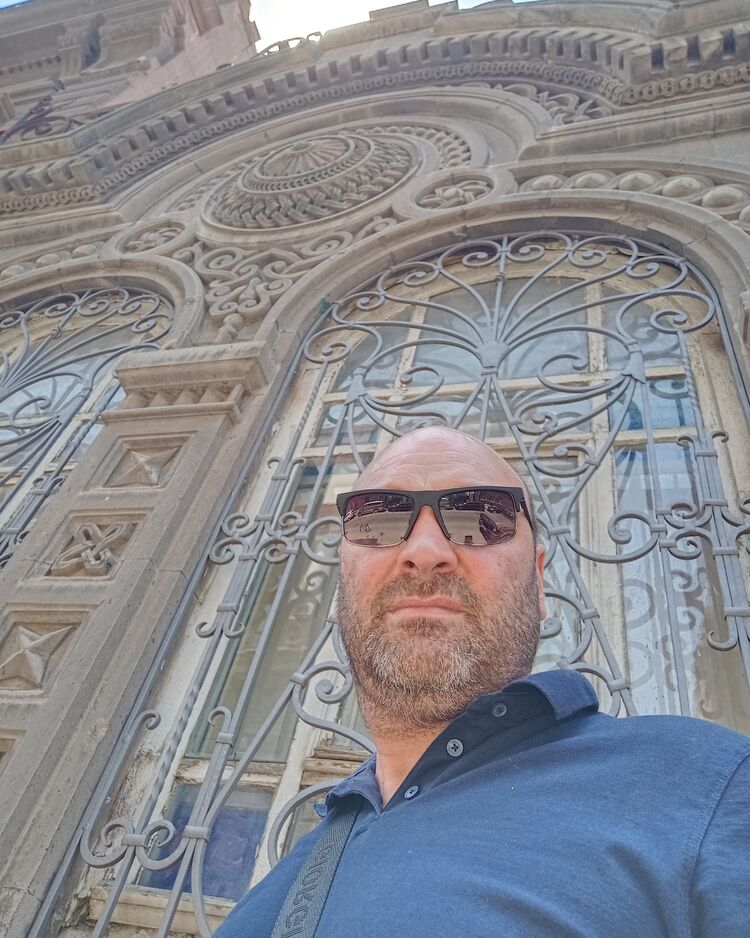  23727681  Arthur, 45 ,    