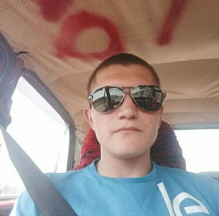  20547261  Andrej, 27 ,    