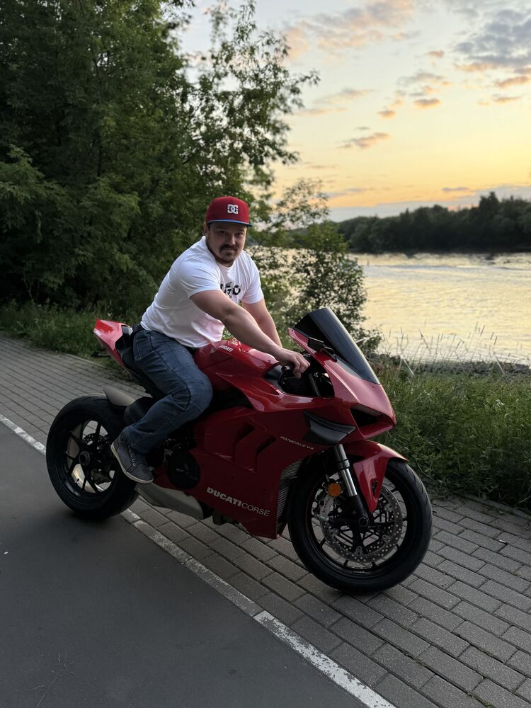  53166851  Rini, 42 ,    