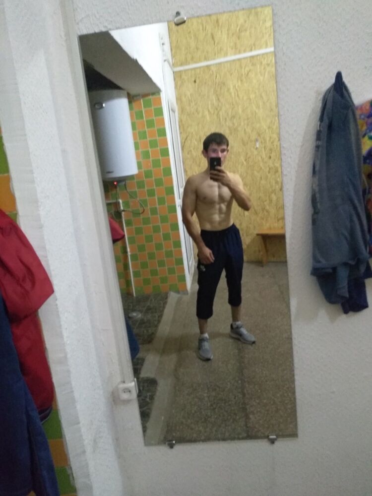  27924021  Andrei, 31 ,    