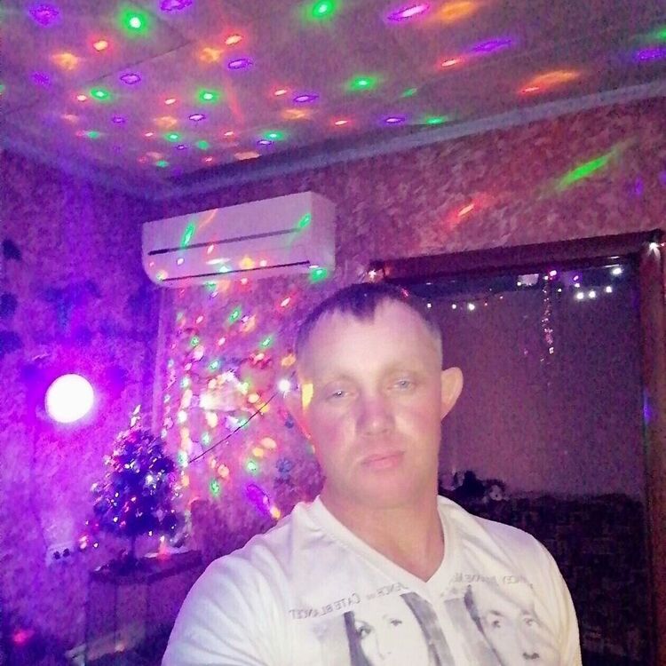  30904901  Vasily, 43 ,    