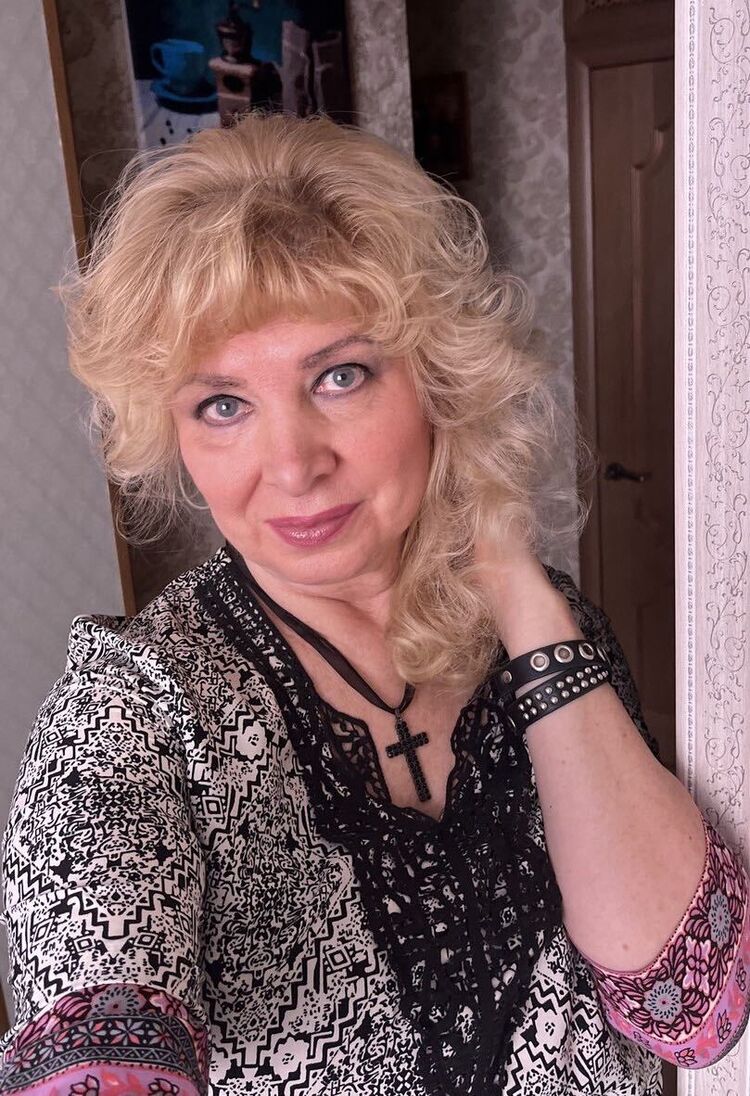  48320911  LaRisa, 65 ,    