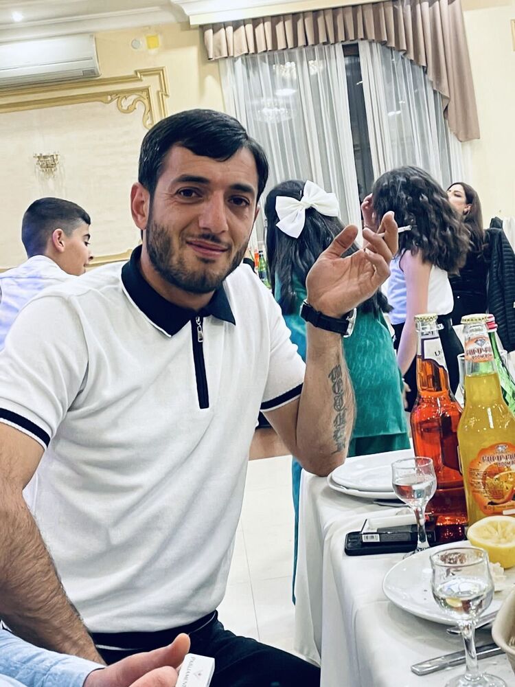  35287851  Alexs, 35 ,    