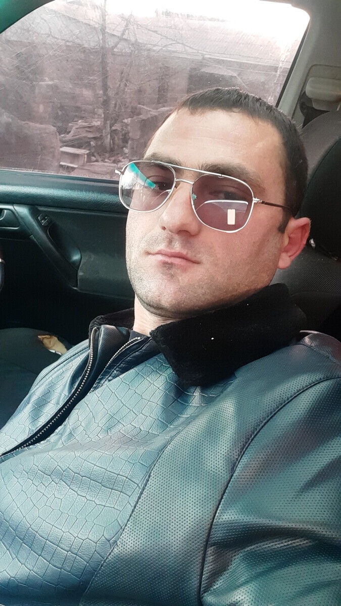  ,   Hovo, 30 ,   ,   