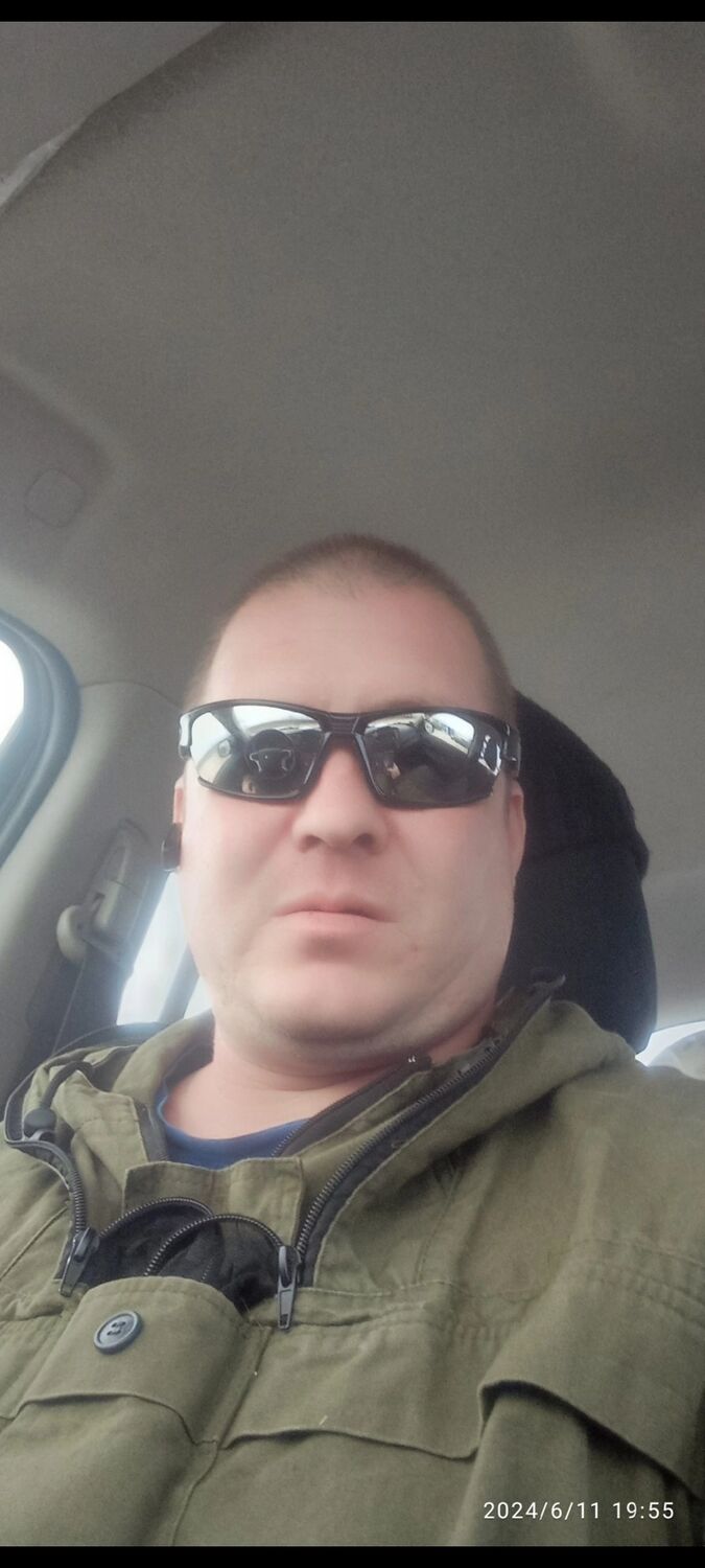  ,   Denis, 38 ,   ,   