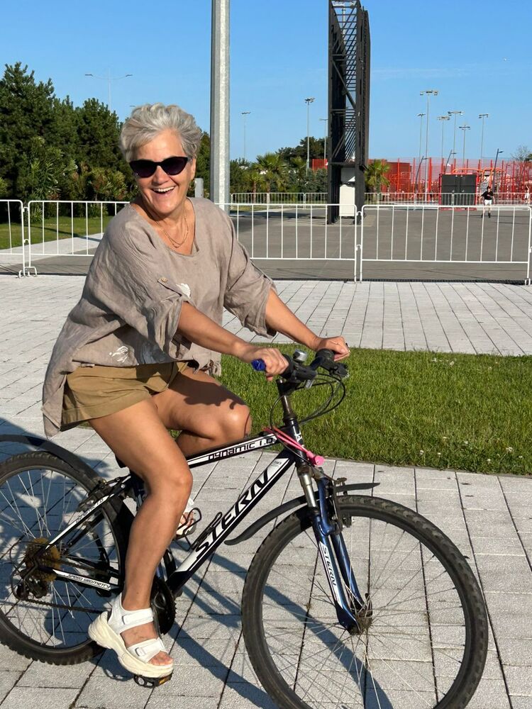  52822661  Vika, 61 ,    