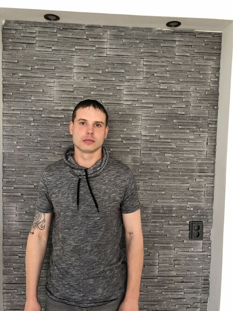  ,   Sergei, 32 ,   ,   , c 
