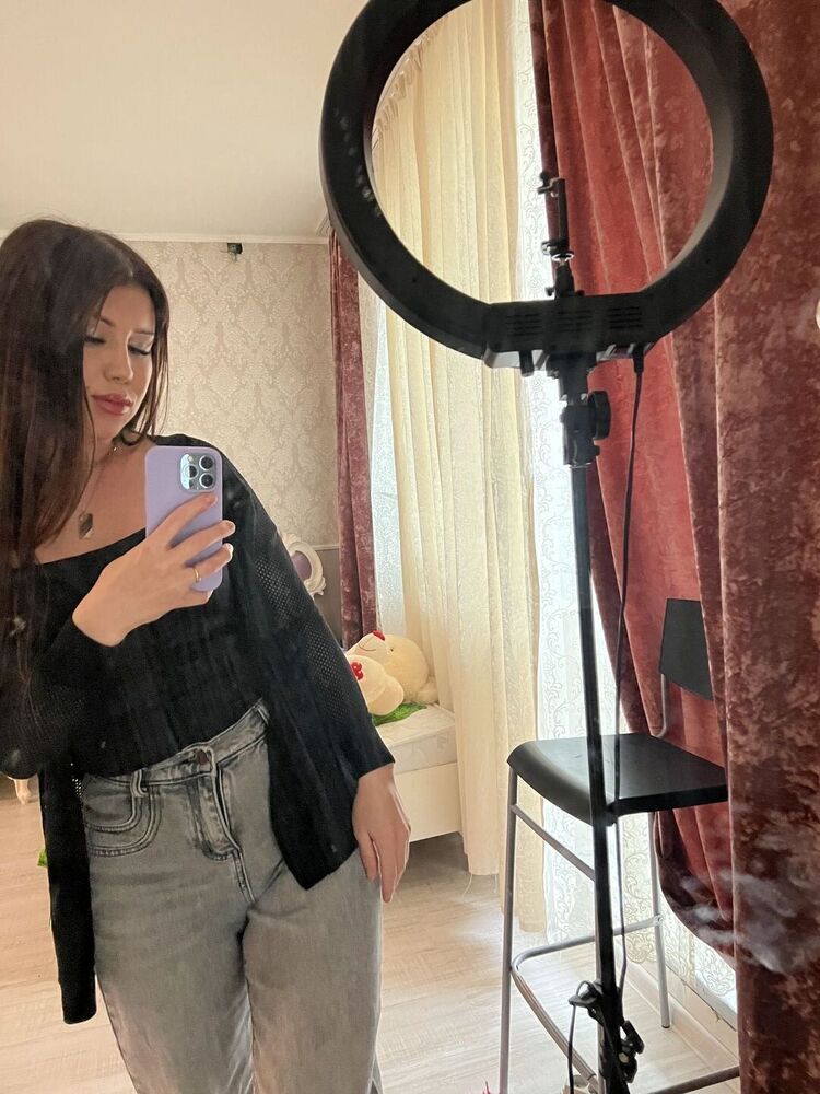  26257951  Ella, 33 ,    
