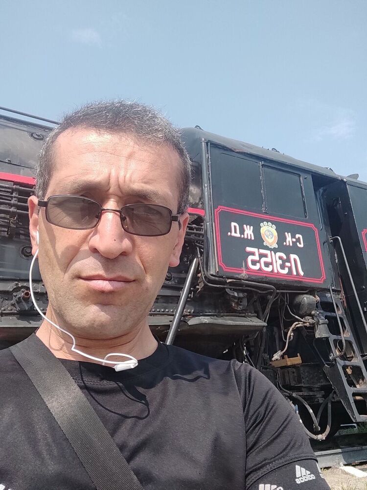  23775771  Armen, 46 ,    
