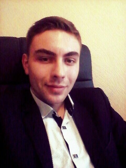  7085611  Den, 37 ,    