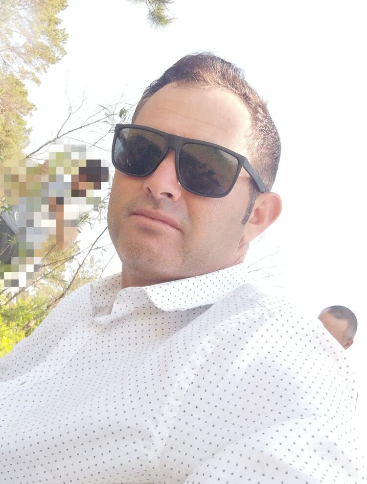  39241821  Ali, 35 ,    