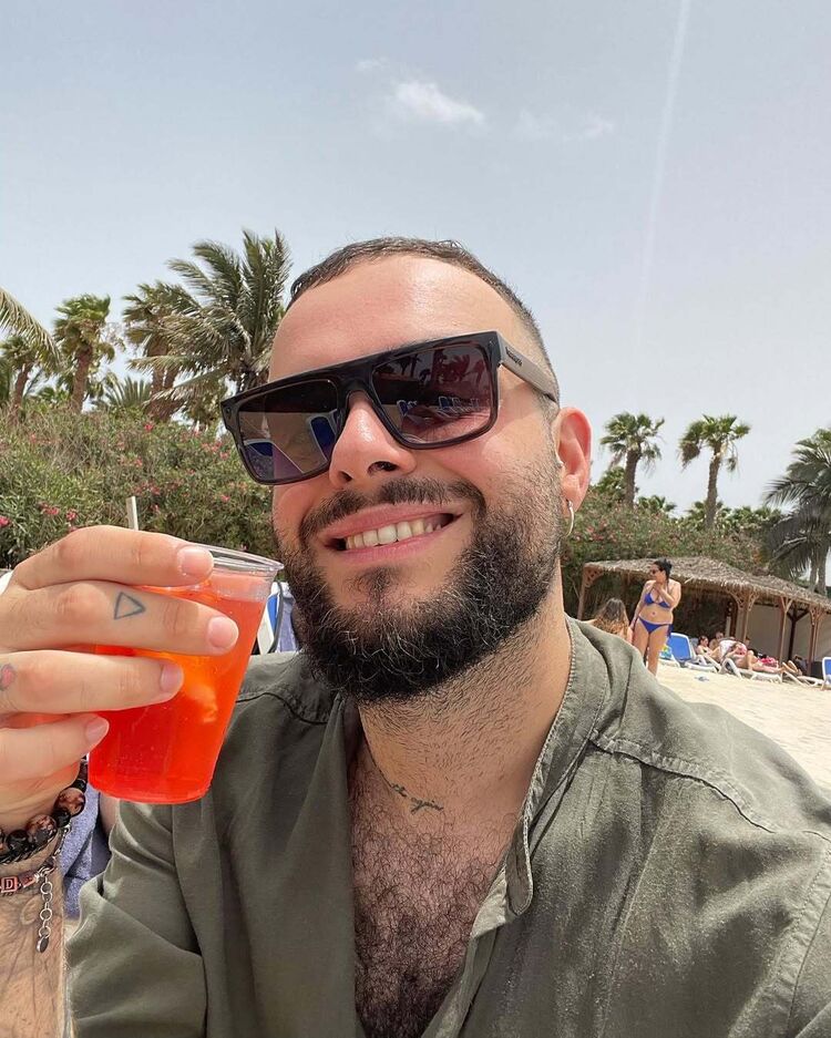  49758681   , 35 ,    --