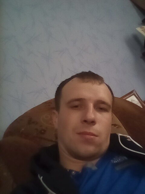  8732221  Maks, 39 ,    