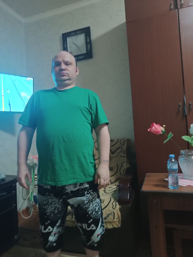  52866231  Ruslan, 40 ,    