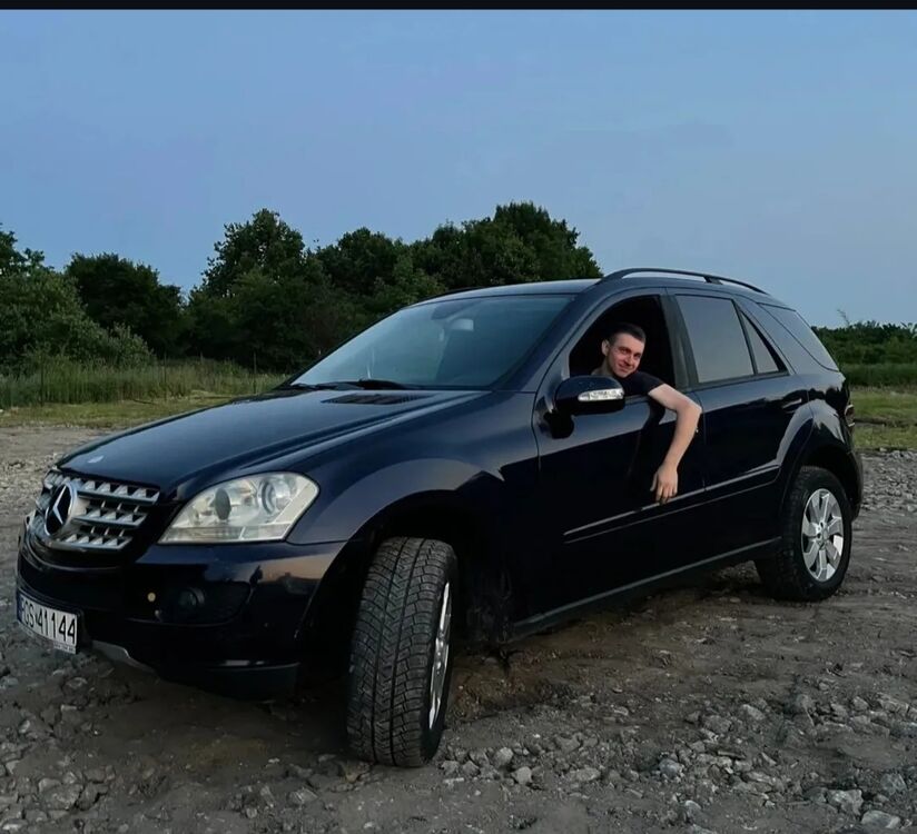  52592851  Denys, 21 ,    