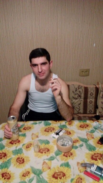  ,   Arkadi, 32 ,   