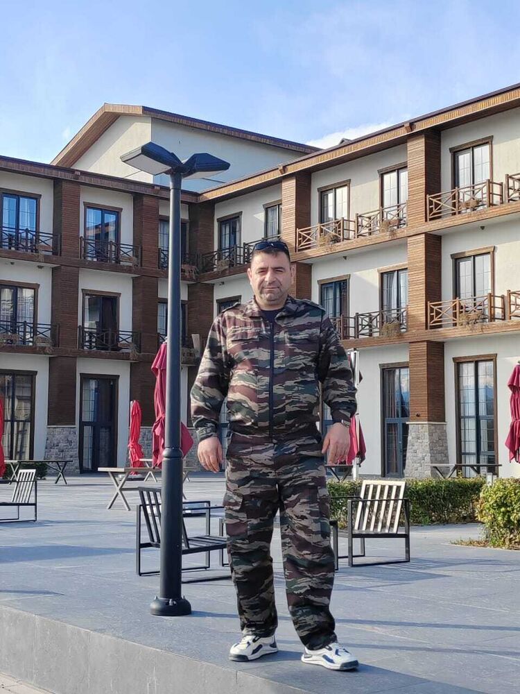  52944621  Kamandir, 49 ,    
