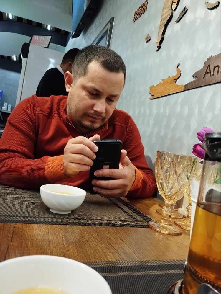  53028681  Bekzod, 35 ,    