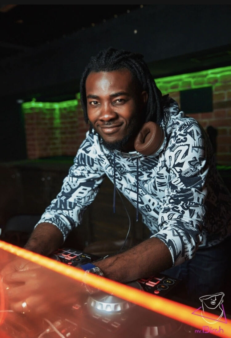  ,   Dj, 28 ,   ,   