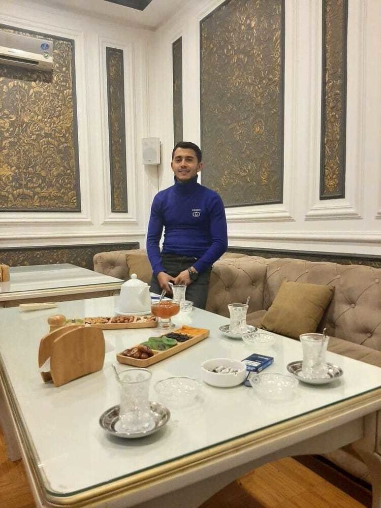  18520581  Orxan, 26 ,    