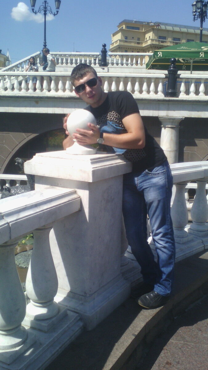 ,   Viktor, 34 ,  