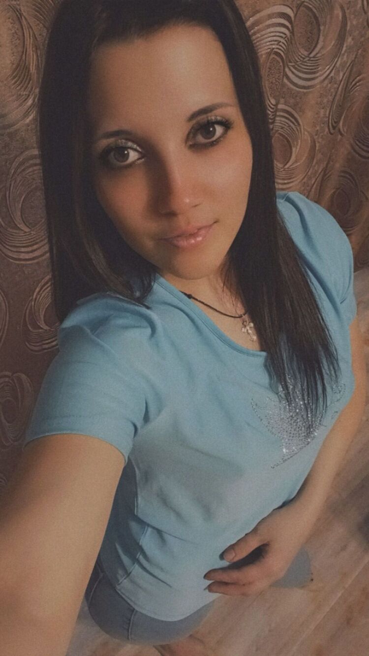  52261071  Mila, 37 ,     