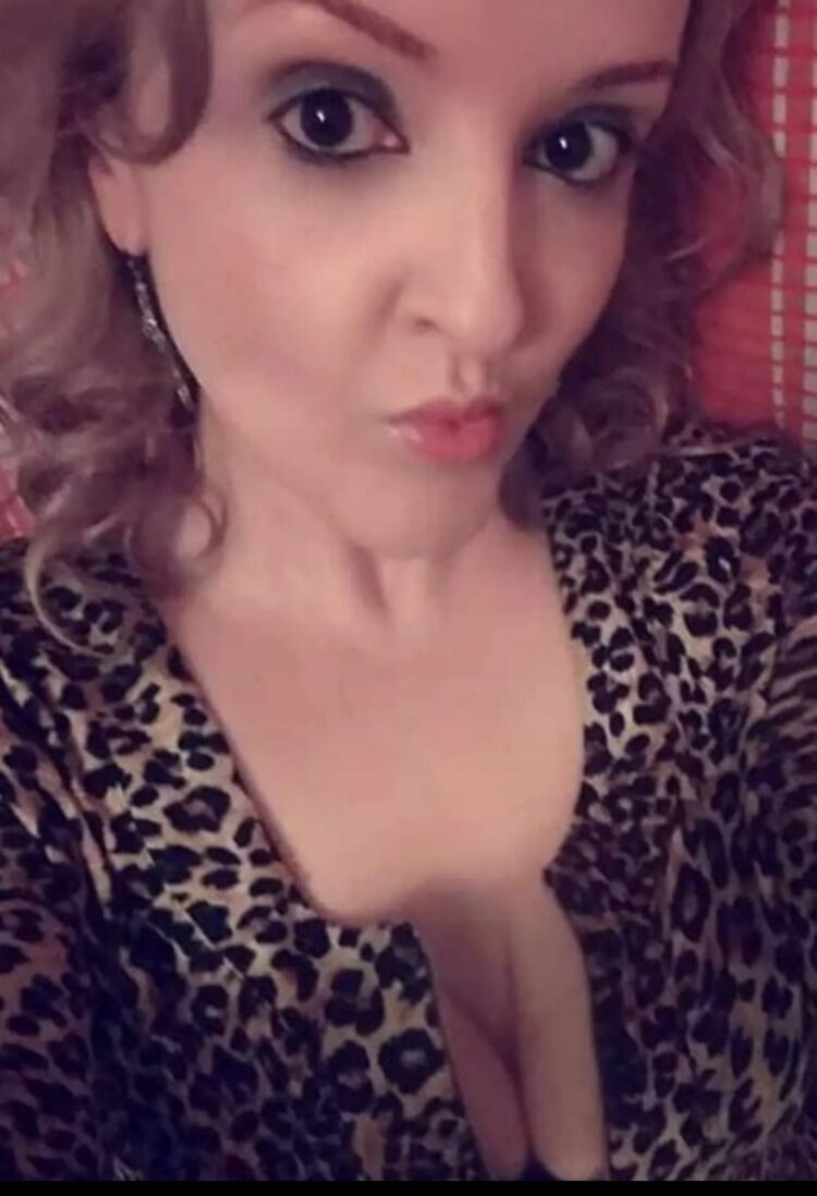  ,   Julia, 39 ,     , c 
