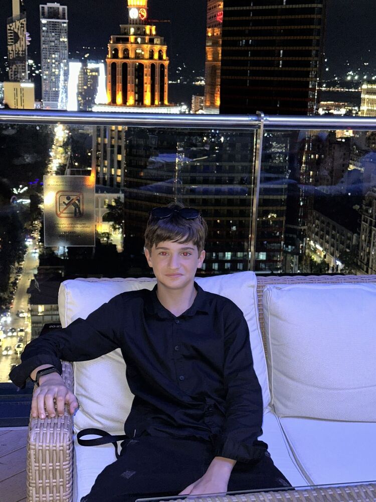  48437201  Davit, 24 ,    