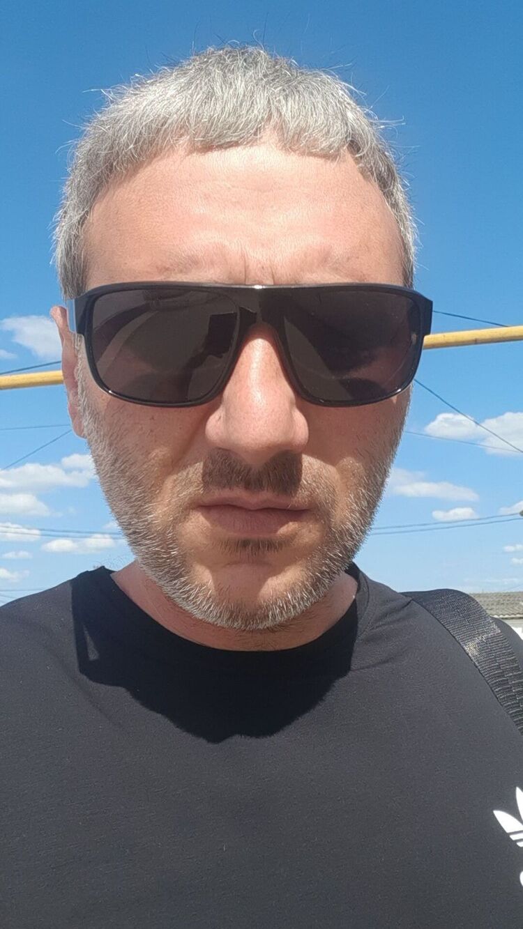  27673461  David, 39 ,    -