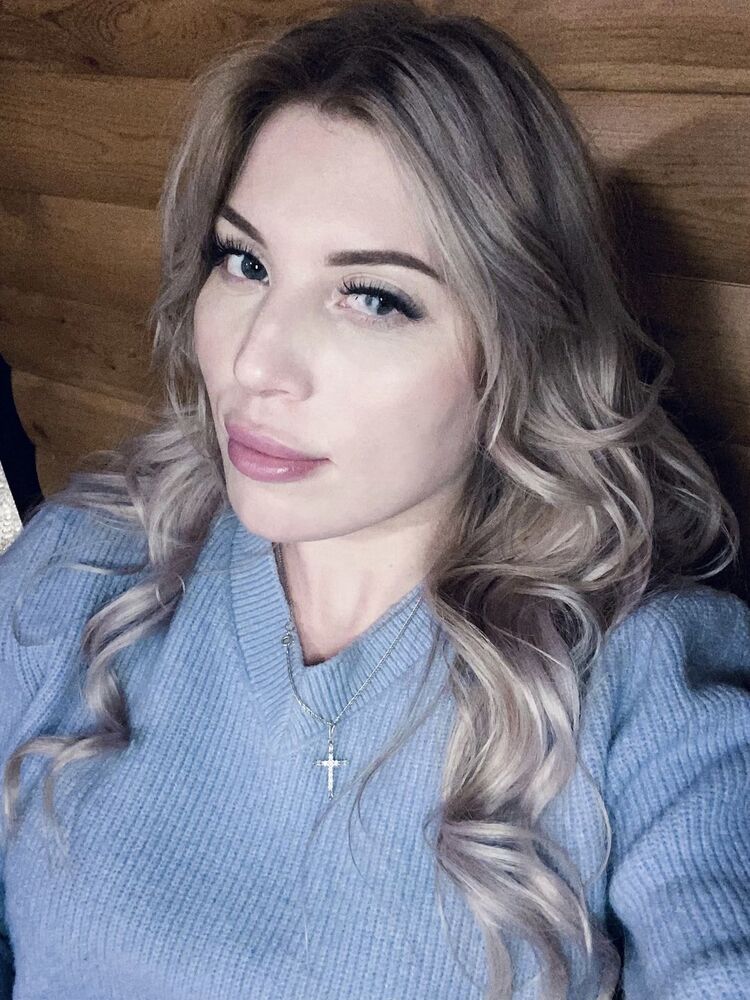  ,   Veronika, 25 ,   ,   
