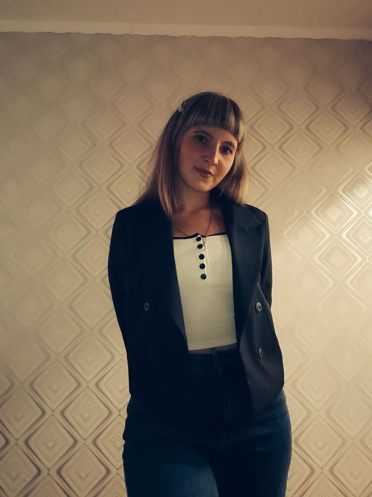  53728401  Viktoria, 19 ,    