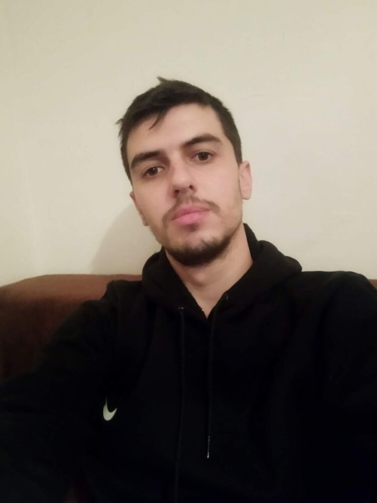  48694231  Andrei, 25 ,    