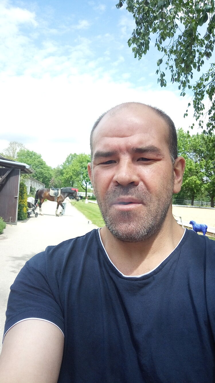  43601431  Vaseatka, 42 ,    