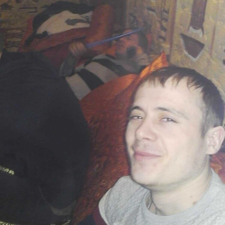  19846611  Maksim, 44 ,    