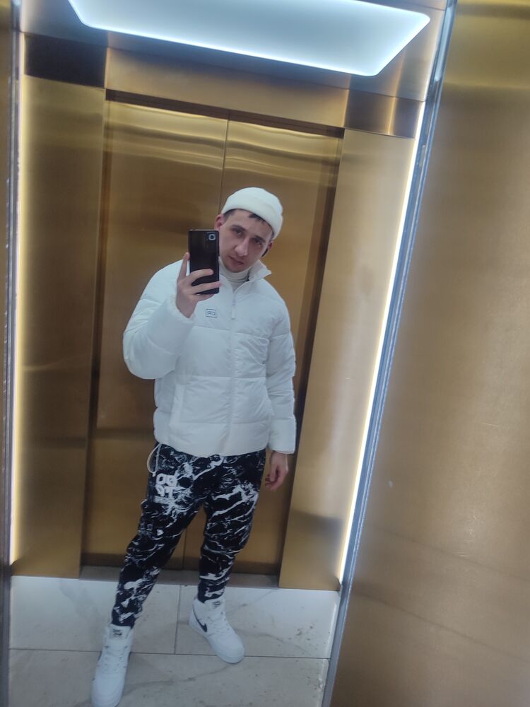  40729651  Vlad, 29 ,    