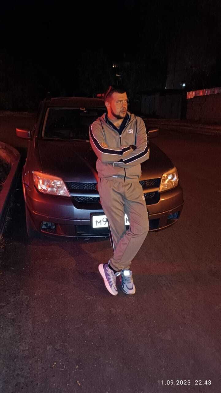 37674971  Alex, 34 ,    