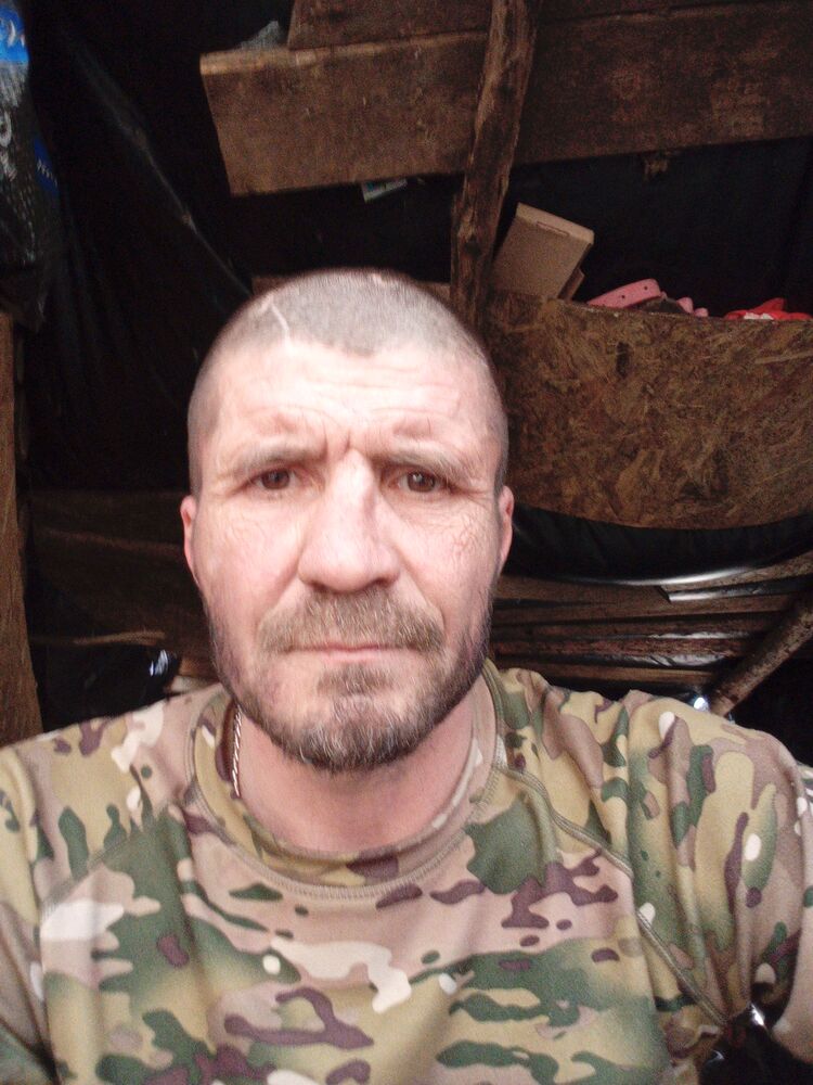  42382571  Aleksei, 49 ,    