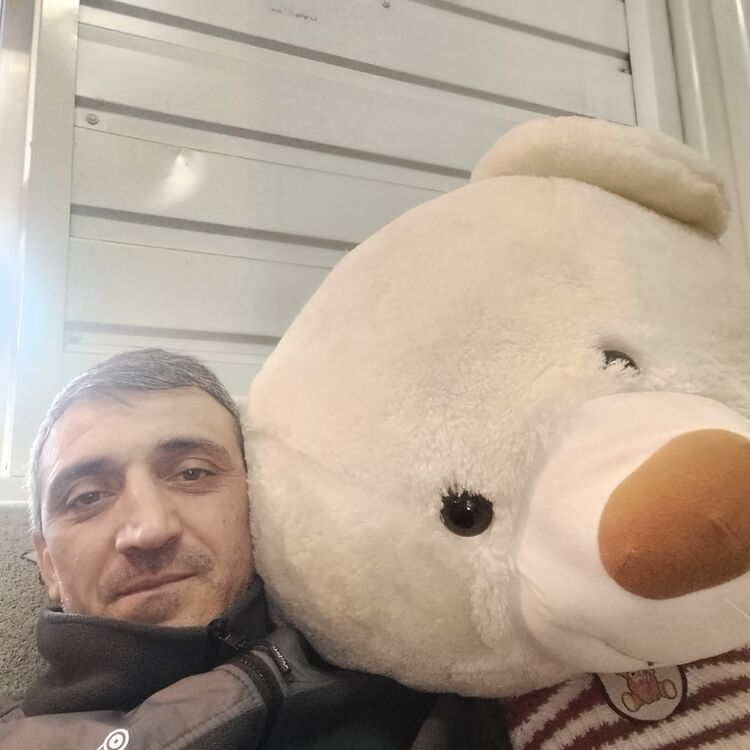  44372061  Vuqar, 44 ,    