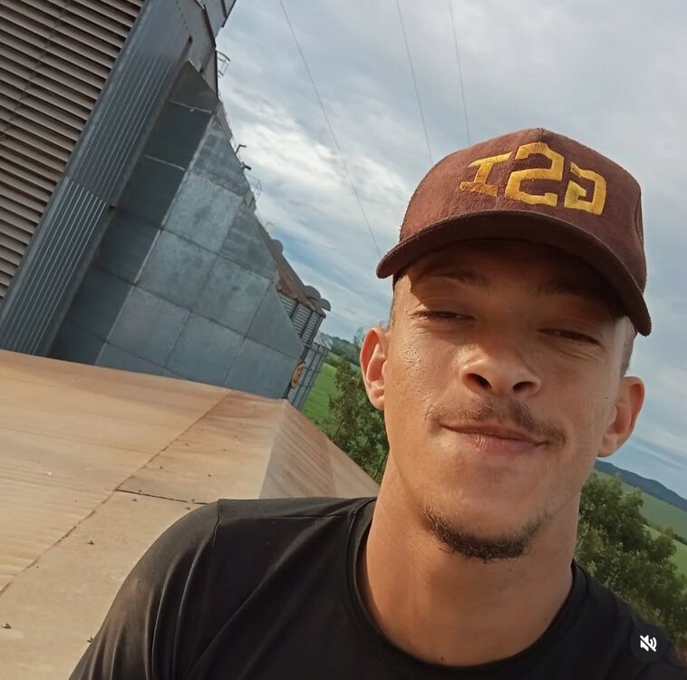  53537381  Vinicius, 27 ,    --