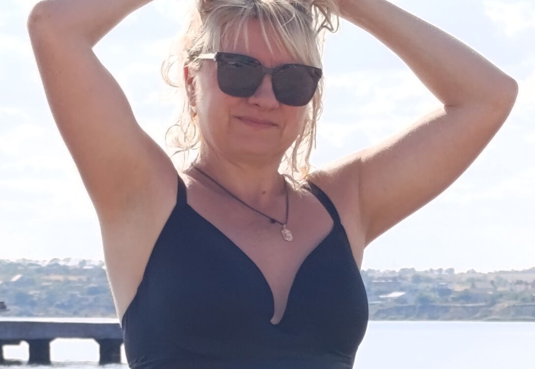  53706941  Ludmilla, 45 ,    