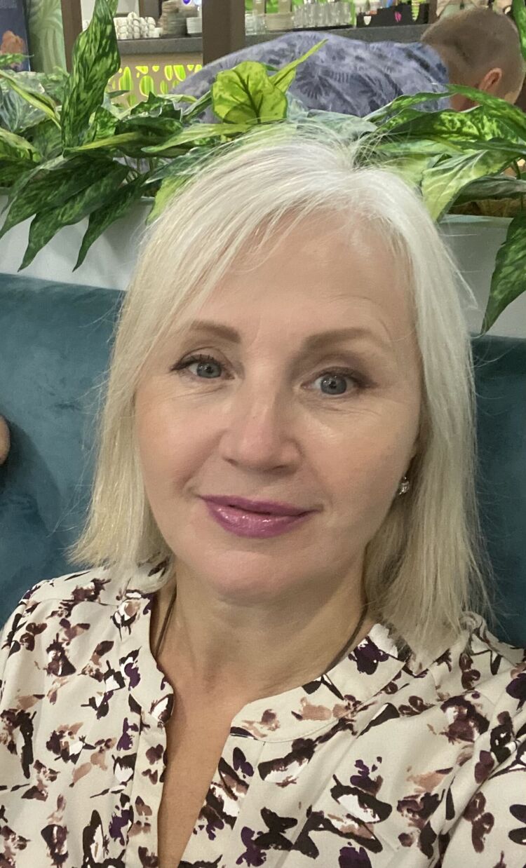  44152041  , 61 ,    -