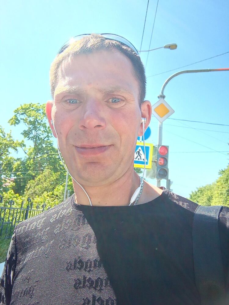  36702231  Witalii, 41 ,    