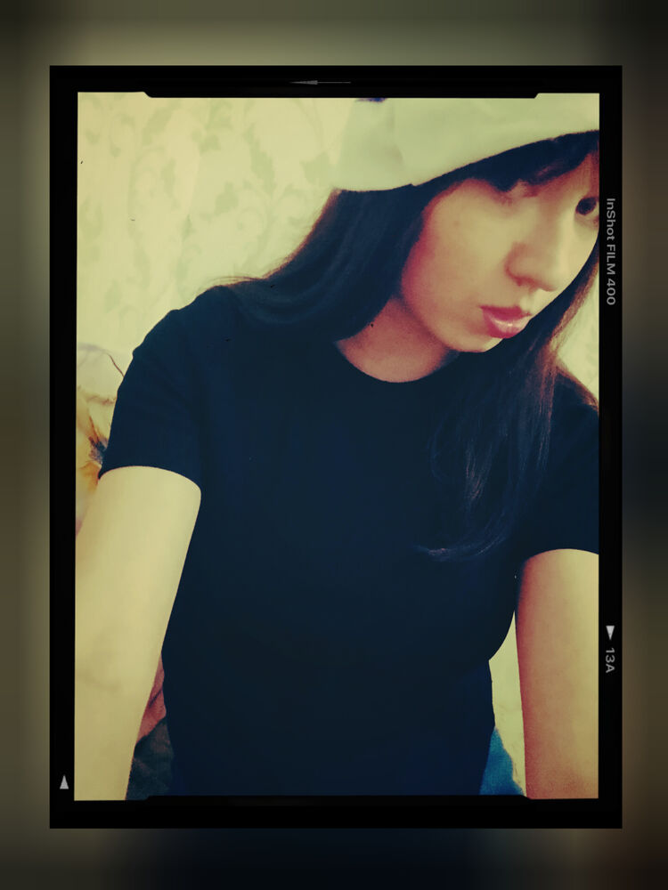  ,   Anna, 22 ,   