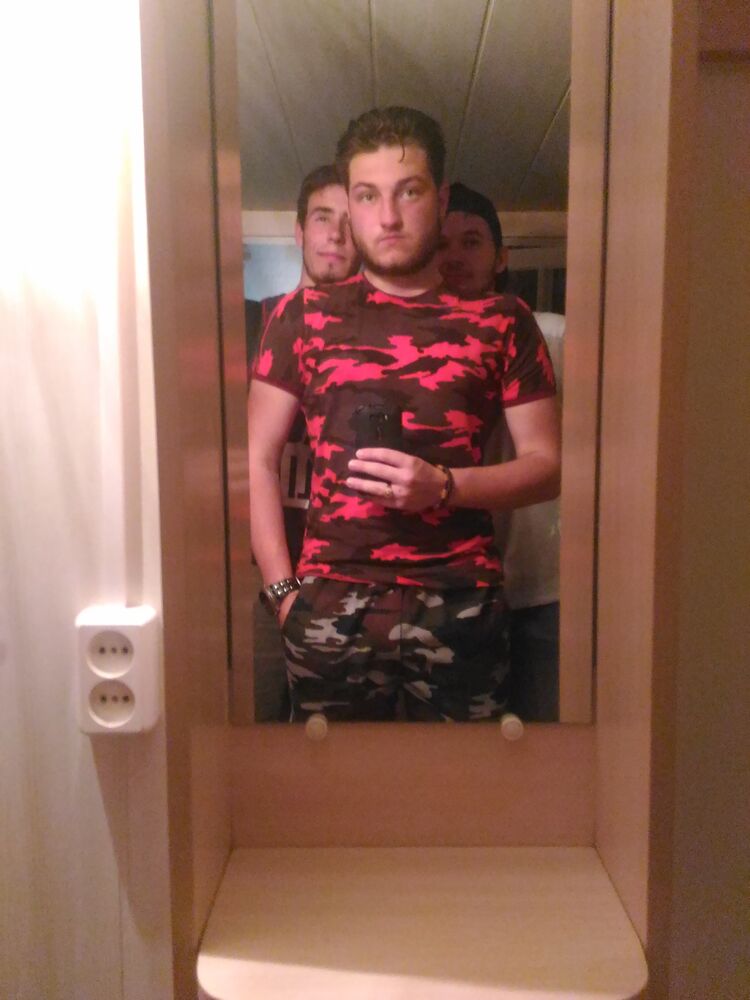  37732781  Alex, 26 ,    