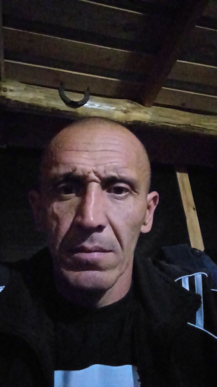  28152231  Oieg, 46 ,    