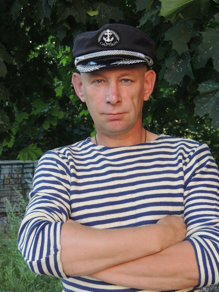  44933791  Stanislav, 51 ,    