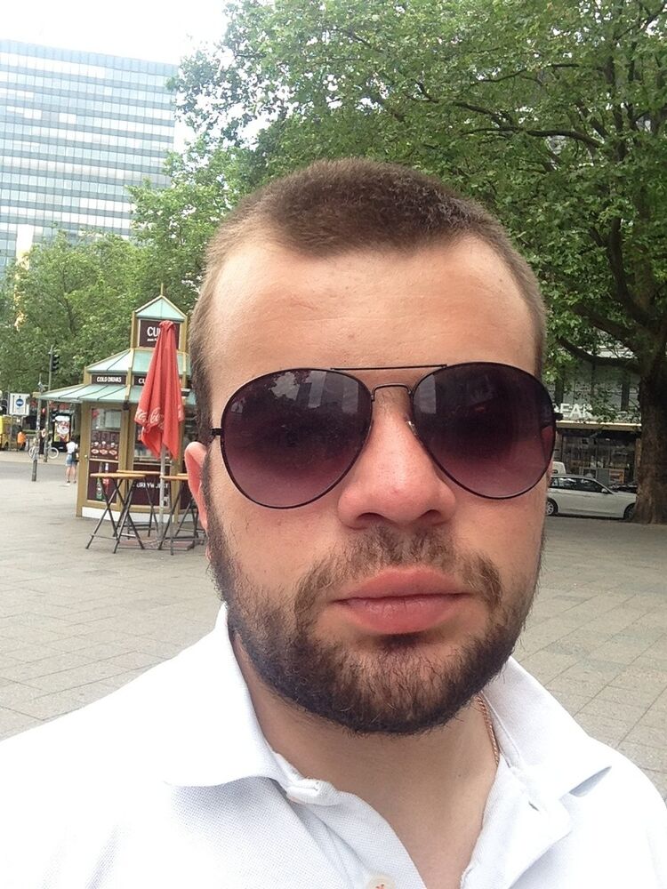  ,   Ihor, 33 ,   