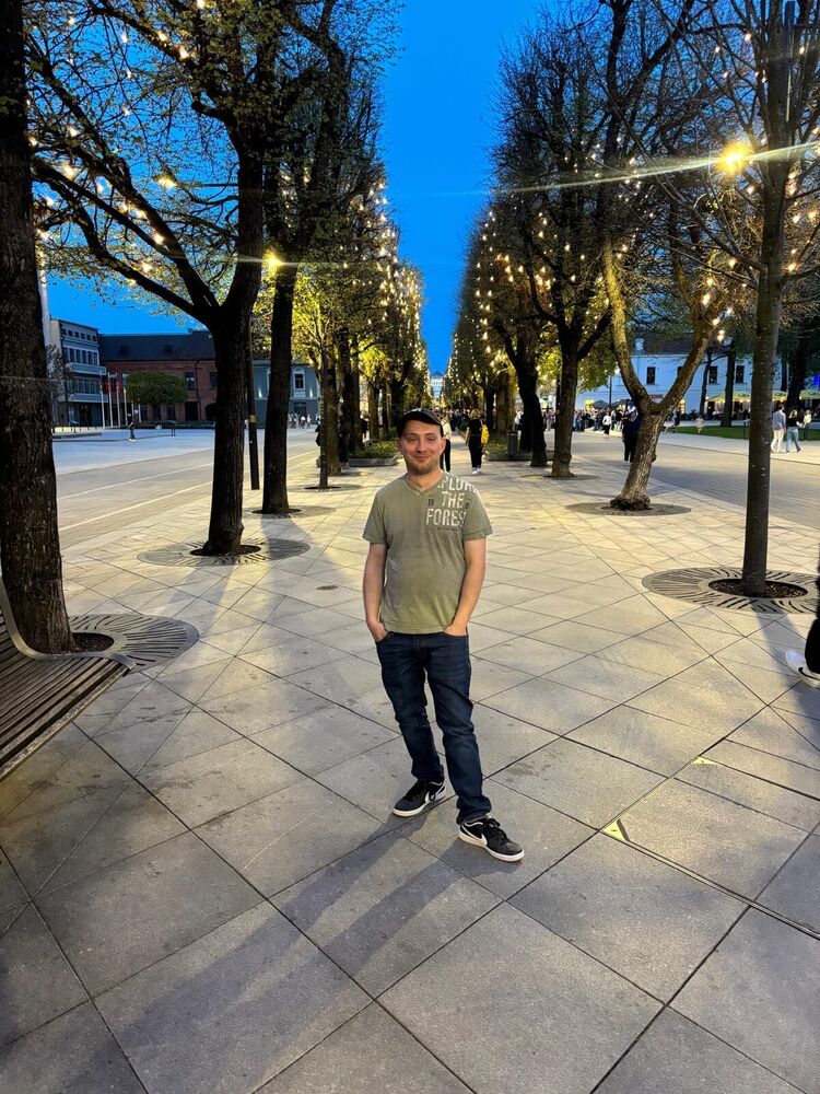  51267551  Christian, 29 ,    Daun