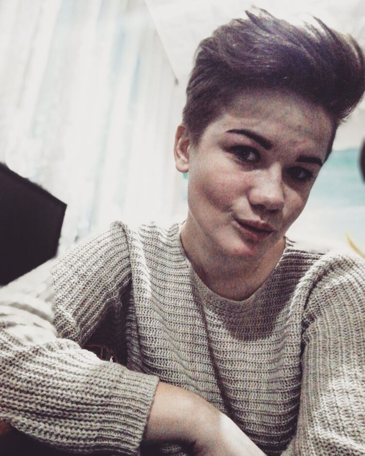  15598061  Ilona, 24 ,    